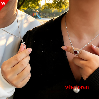 collar para parejas , corazon y daga.