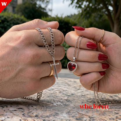 collar para parejas , corazon y daga.
